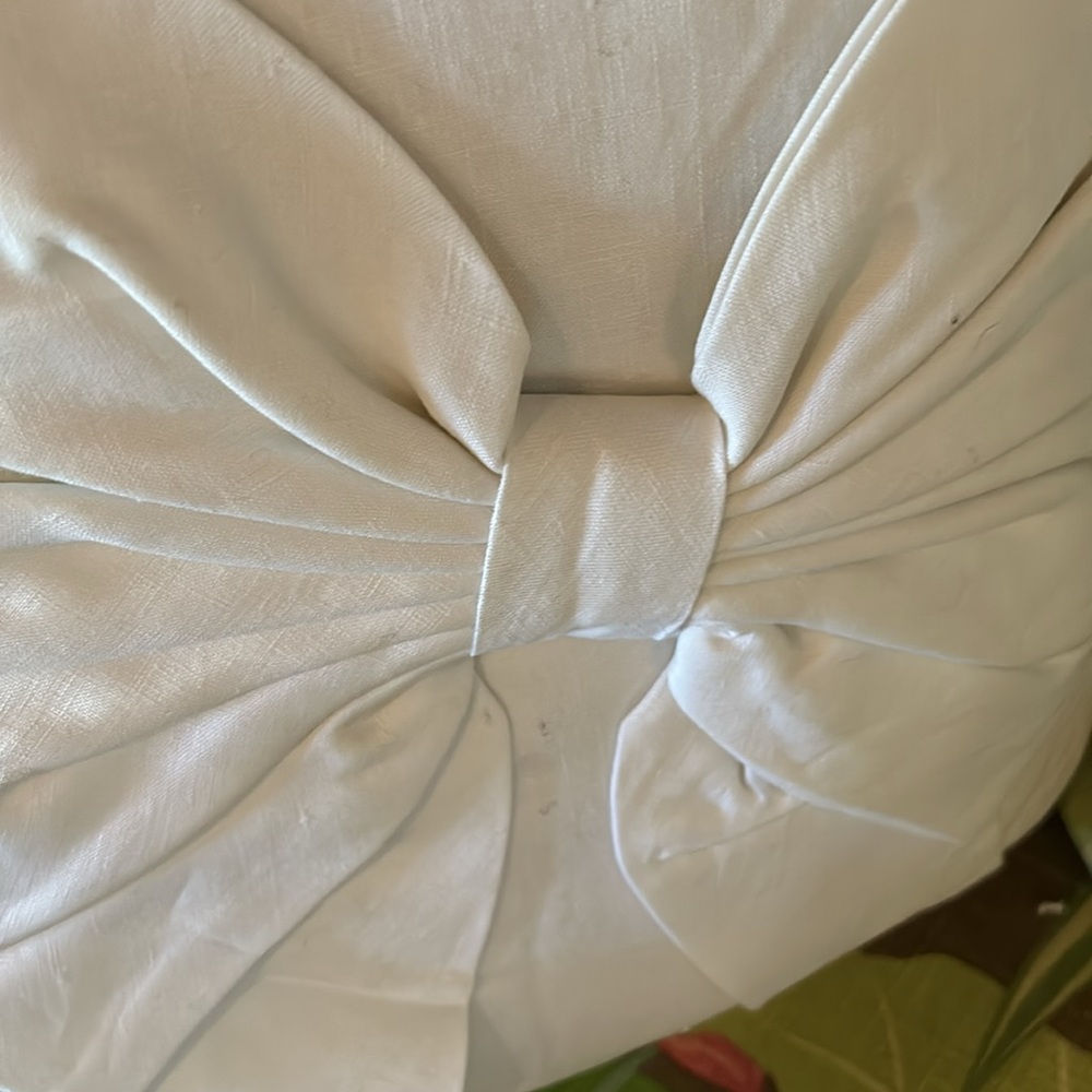 Boudoir Pillow with Big Bow never used in beautiful condition. - Picture 4 of 4